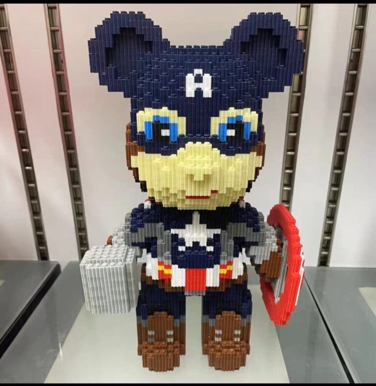 Building block superhero bear Customizable brick bear toy Interlocking brick animal collectible STEM educational toy Artistic brick-built sculpture Detailed brick(brick bear) design