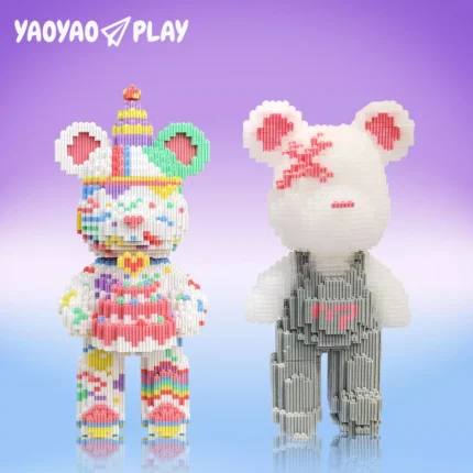 Two cute brick - built bears with different designs from the YaoYao Play series.